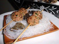 Boulettes de viande hachée en brochettes