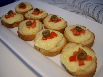 Canapés à la mozzarella